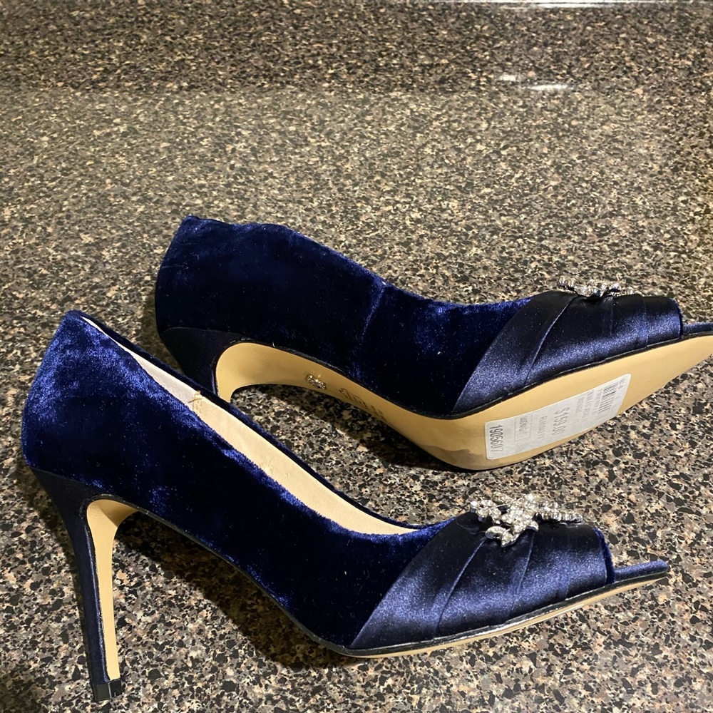 Women velvet shoes New , size 38.5 , blue colour